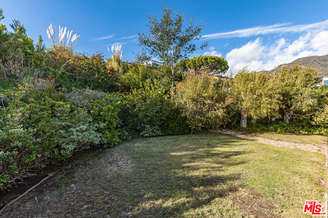 3803 Castlerock Road Malibu, CA 90265 - Photo 26 of 33 Gallery Image 26