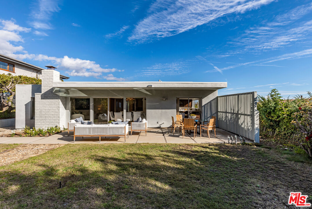 3803 Castlerock Road Malibu, CA 90265 - Photo 27 of 33 Gallery Image 27