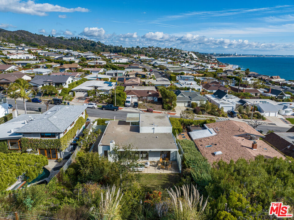 3803 Castlerock Road Malibu, CA 90265 - Photo 30 of 33 Gallery Image 30