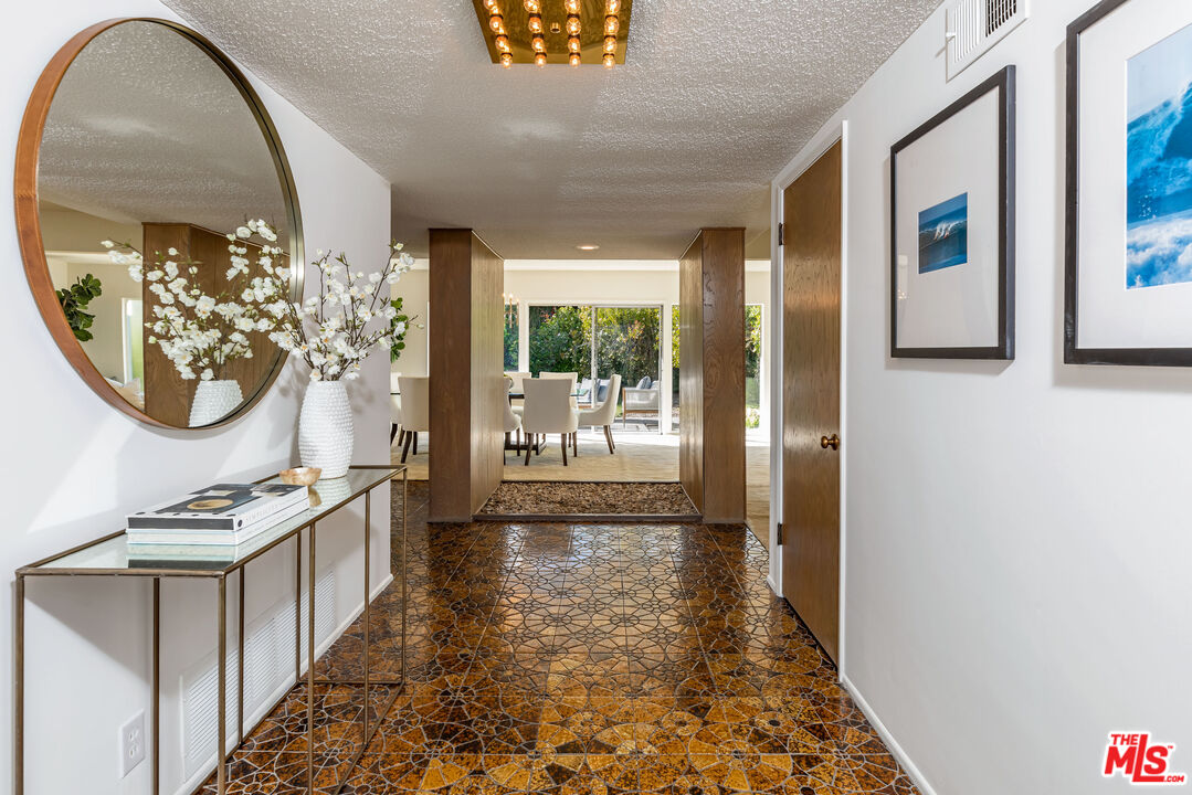 3803 Castlerock Road Malibu, CA 90265 - Photo 3 of 33 Gallery Image 3