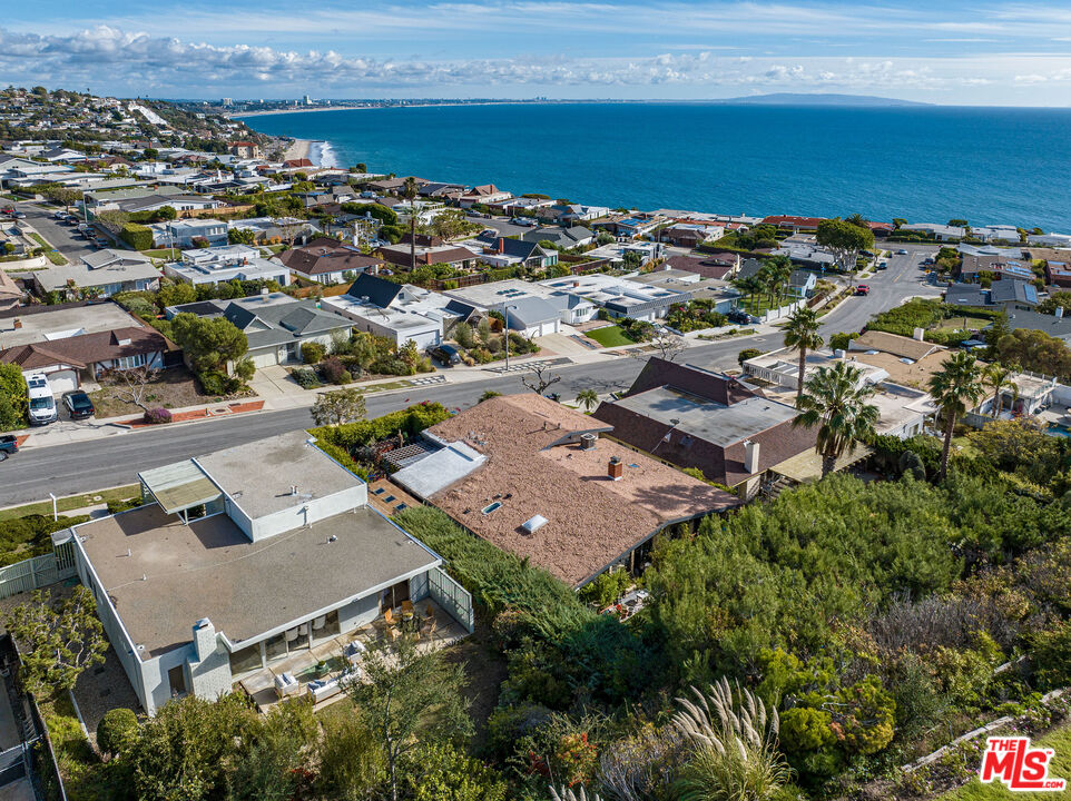 3803 Castlerock Road Malibu, CA 90265 - Photo 31 of 33 Gallery Image 31