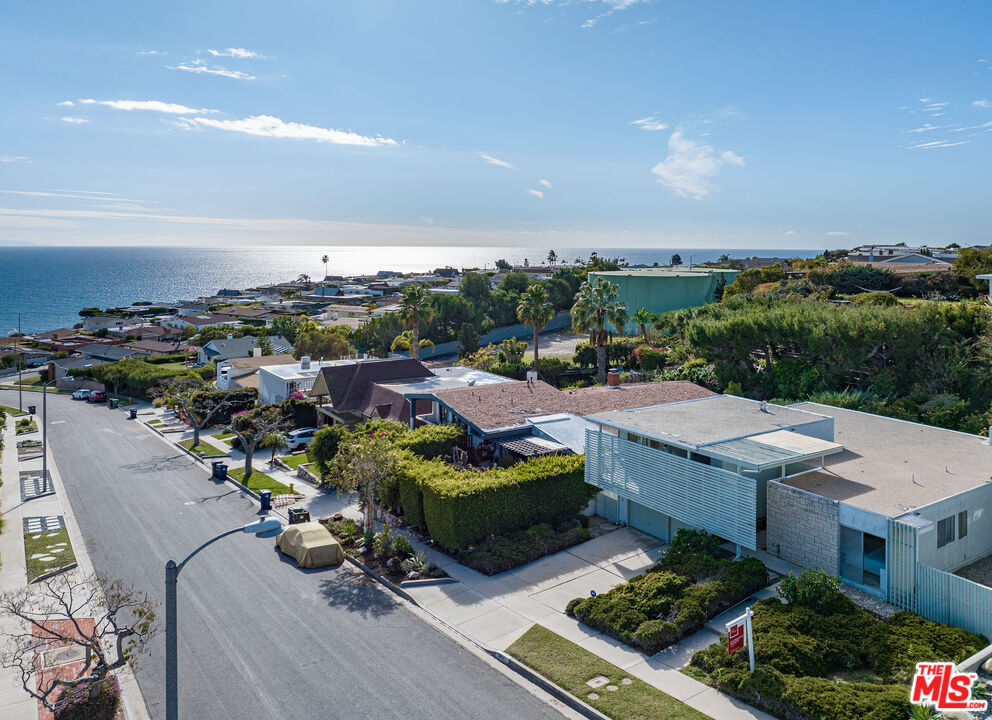 3803 Castlerock Road Malibu, CA 90265 - Photo 32 of 33 Gallery Image 32