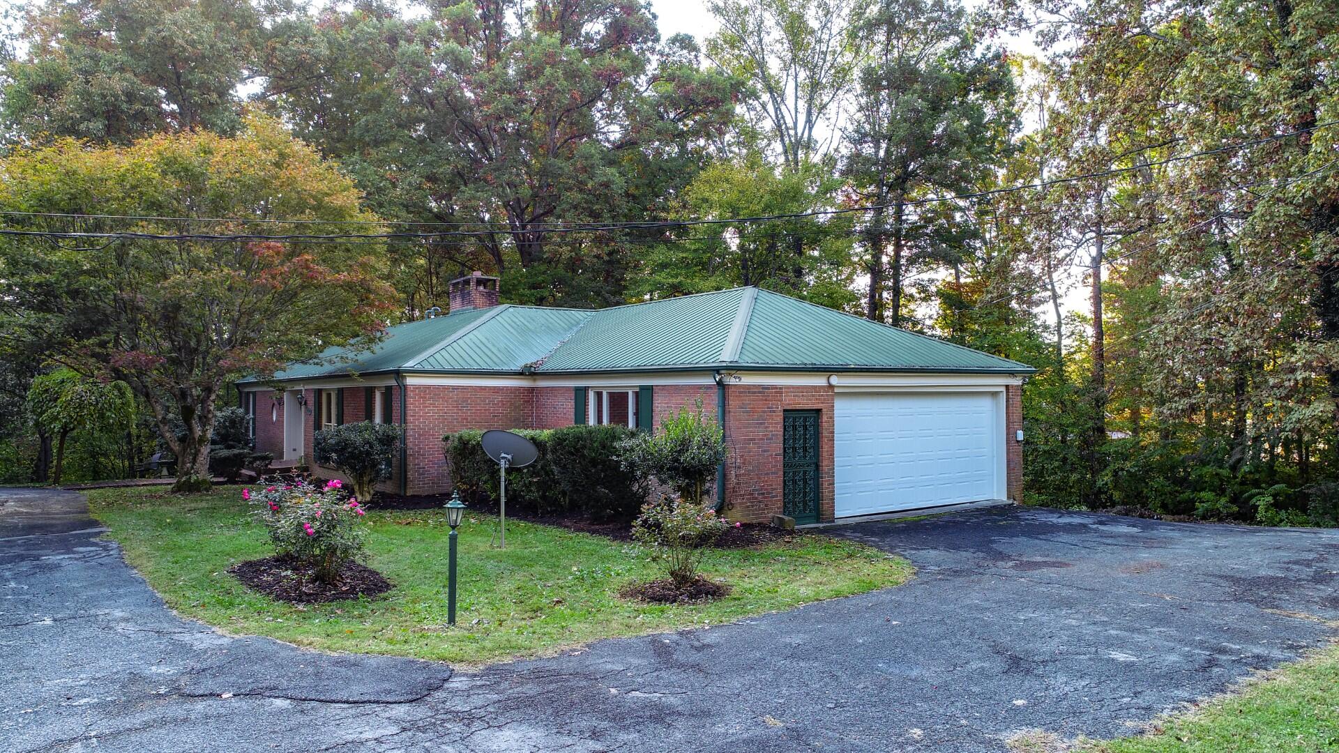 1465 Golf Course Road Newport, TN 37821 - Photo 3 of 40 3.5