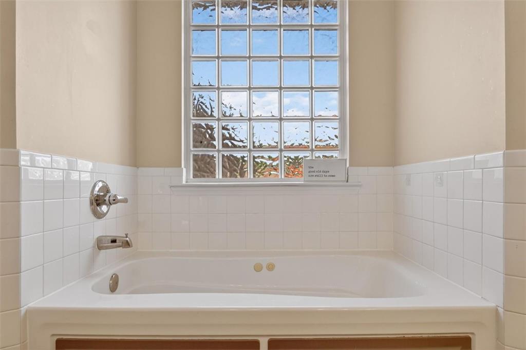 359 Poole Road Ludowici, GA 31316 - Photo 21 of 49 a bathroom with a bathtub