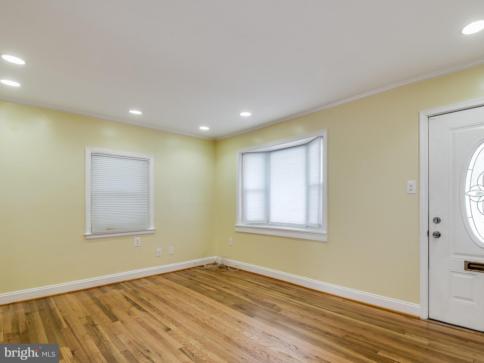 11823 Idlewood Road Silver Spring, MD 20906 - Photo 4 of 19 Living Room