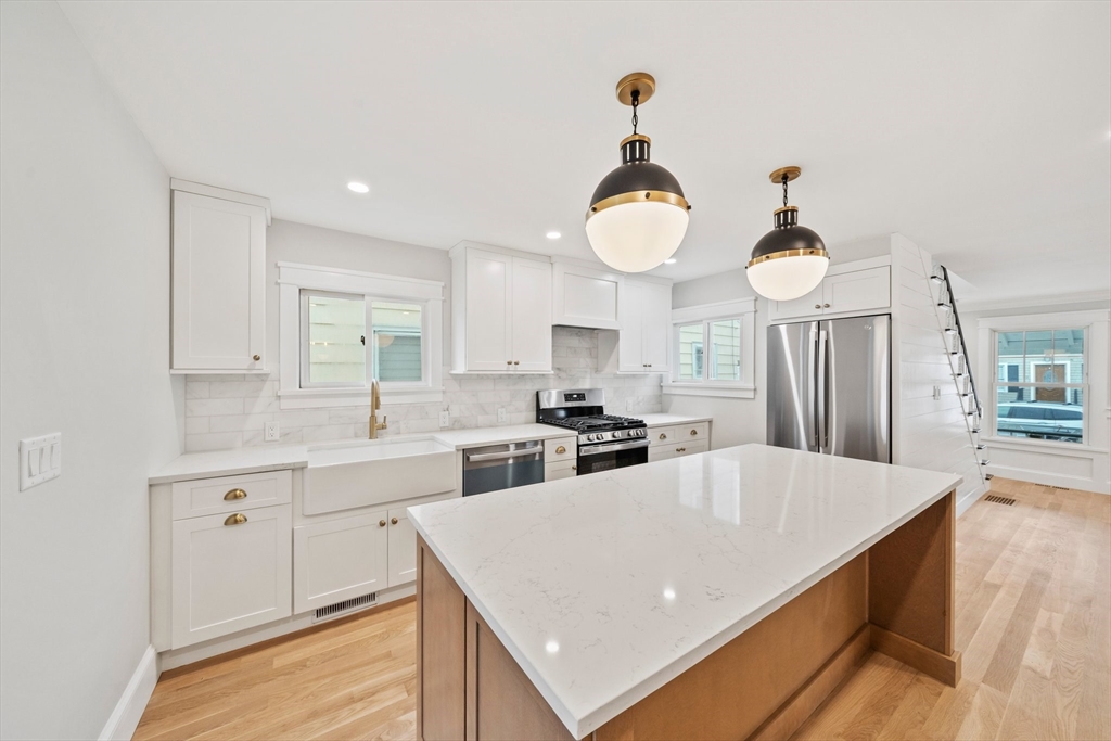 23 Holbrook Road Weymouth, MA 02191 - Photo 5 of 32 Gallery Image 5