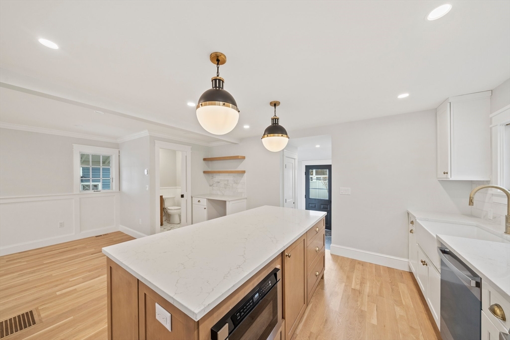 23 Holbrook Road Weymouth, MA 02191 - Photo 7 of 32 Gallery Image 7