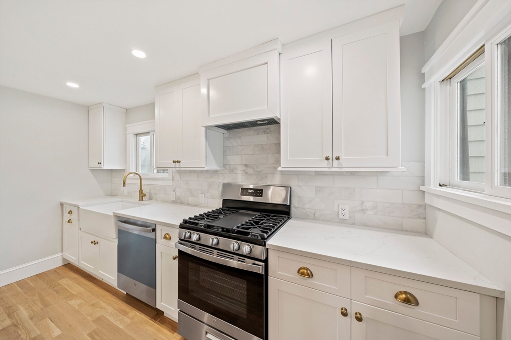 23 Holbrook Road Weymouth, MA 02191 - Photo 8 of 32 Gallery Image 8
