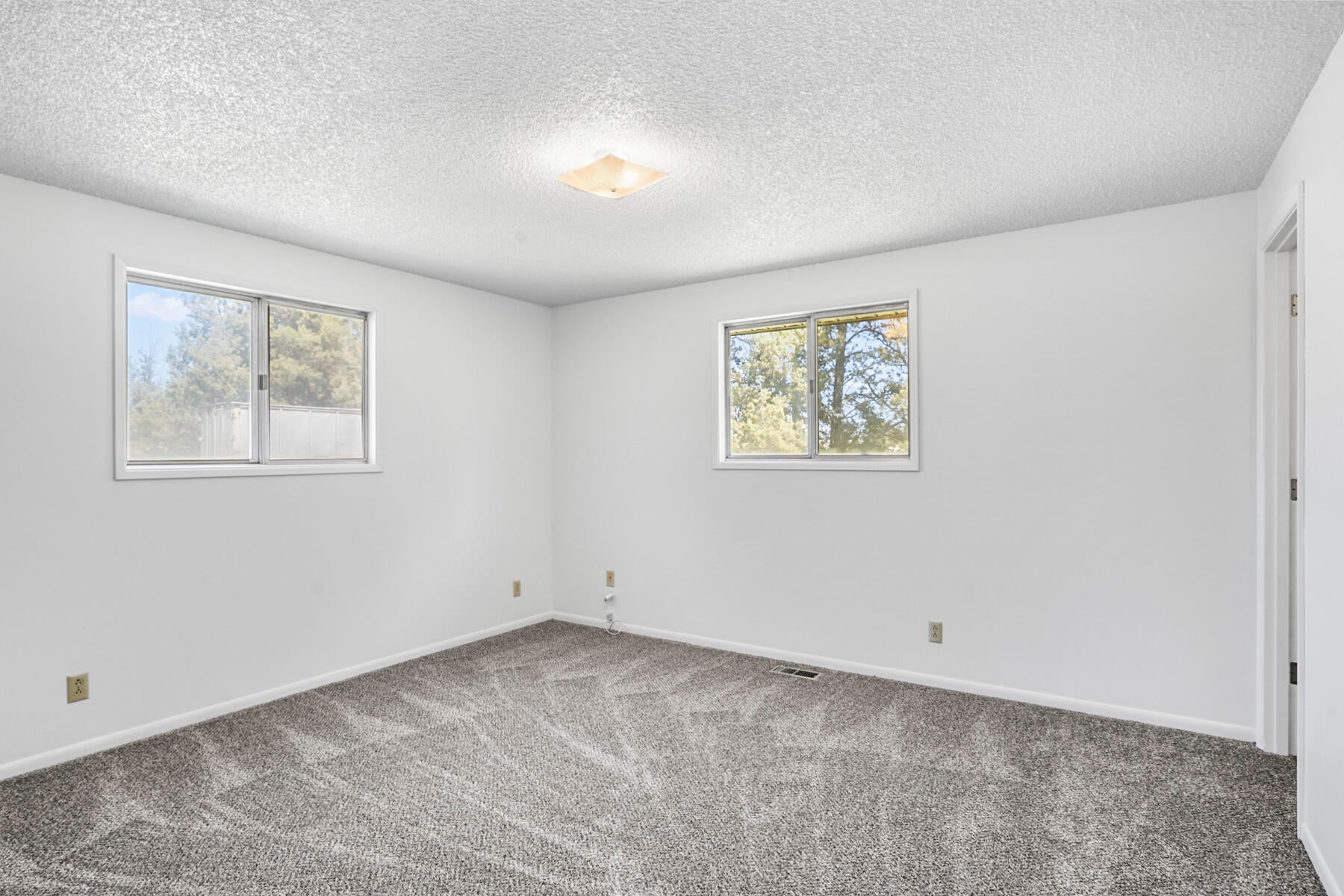22070 Erickson Road Bend, OR 97701 - Photo 24 of 37 JH5_9171