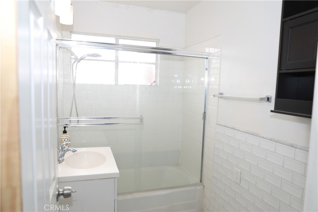 38626 Frontier Avenue Palmdale, CA 93550 - Photo 10 of 13 a bathroom with a shower a toilet and a sink