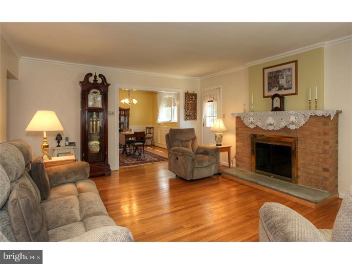4409 Fielding Road Wilmington, DE 19802 - Photo 3 of 15 Living Room