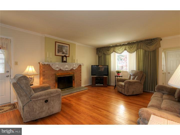 4409 Fielding Road Wilmington, DE 19802 - Photo 4 of 15 Living Room