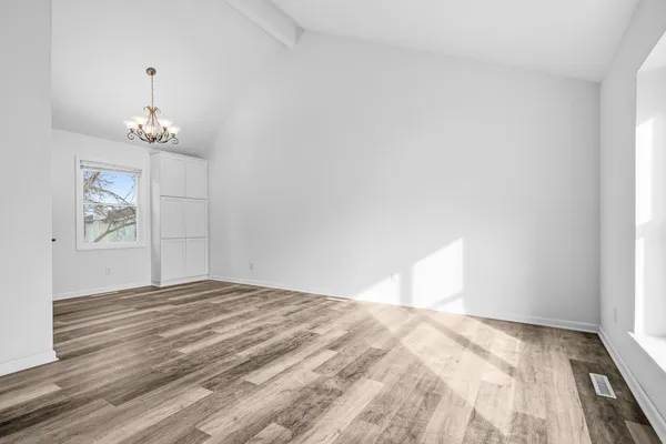 $337,000 | 5512 Abbey Drive, McHenry, IL 60050