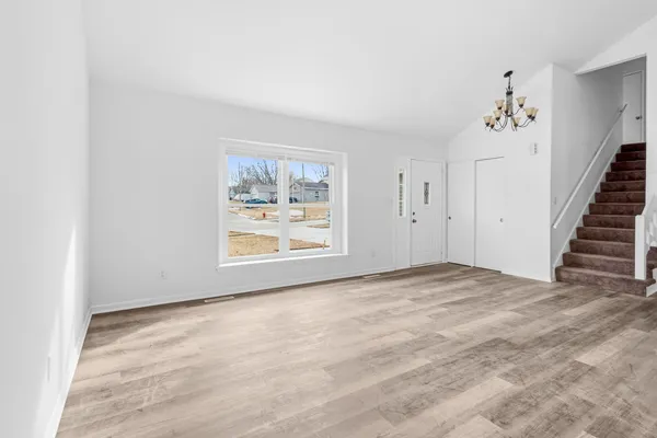 $337,000 | 5512 Abbey Drive, McHenry, IL 60050