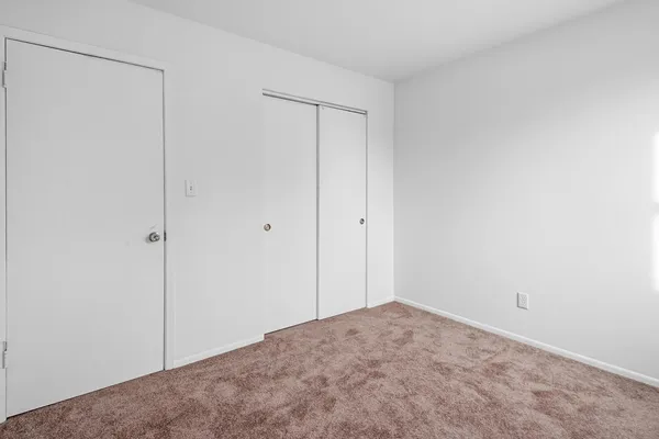 $337,000 | 5512 Abbey Drive, McHenry, IL 60050