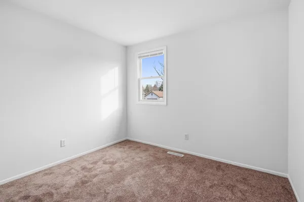 $337,000 | 5512 Abbey Drive, McHenry, IL 60050