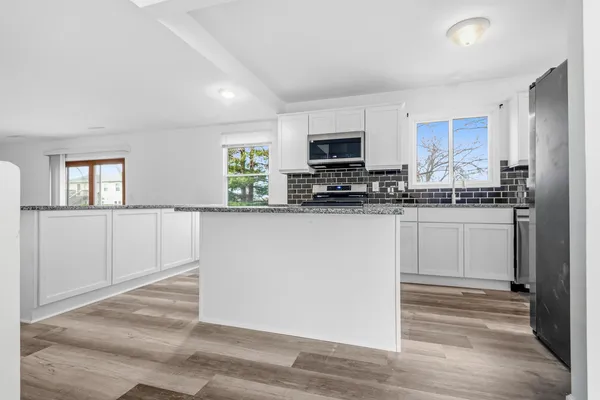 $337,000 | 5512 Abbey Drive, McHenry, IL 60050