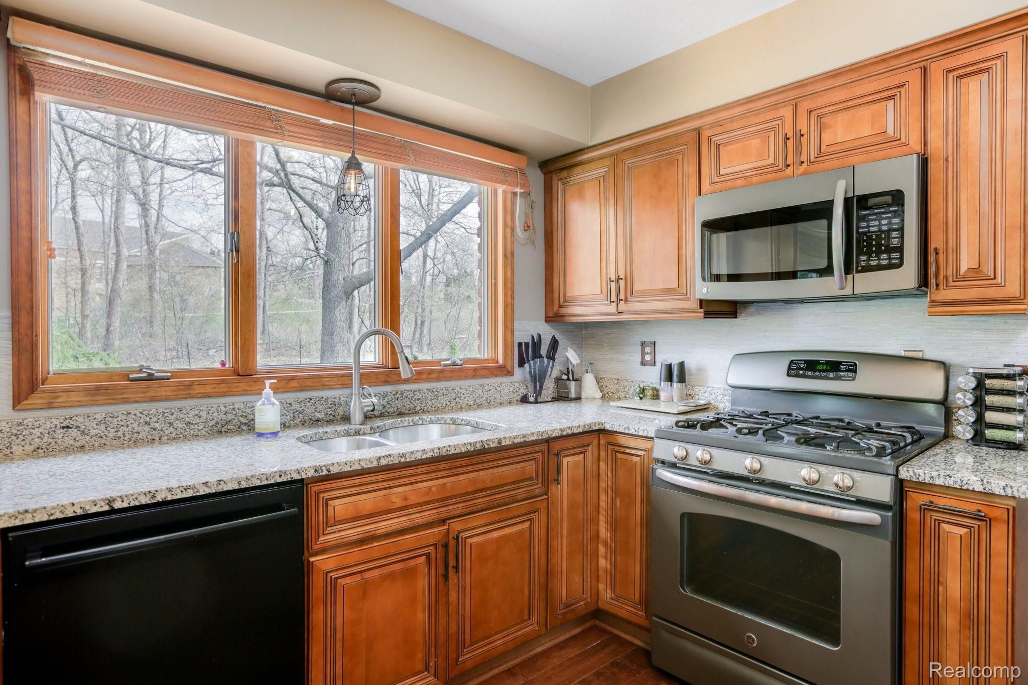 1974 North Kilburn Road Rochester, MI 48306 - Photo 14 of 42 1974 Kilburn Road Rochester Hills0014.jpg