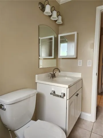 $2,000 | 1038 C Ocean Boulevard, St. Simons Island, GA 31522