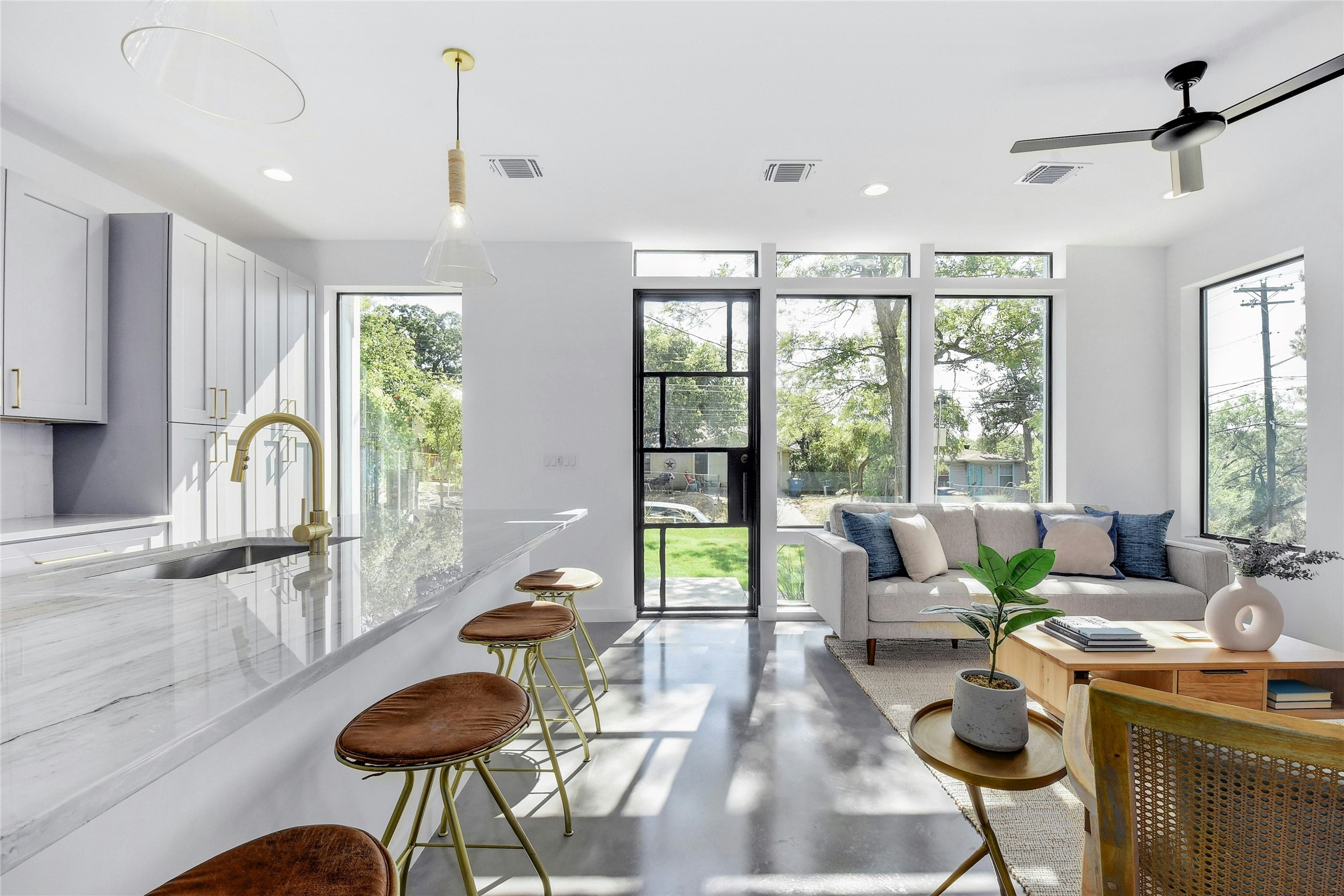 1202 Perez Street, Unit A Austin, TX 78721 - Photo 2 of 22