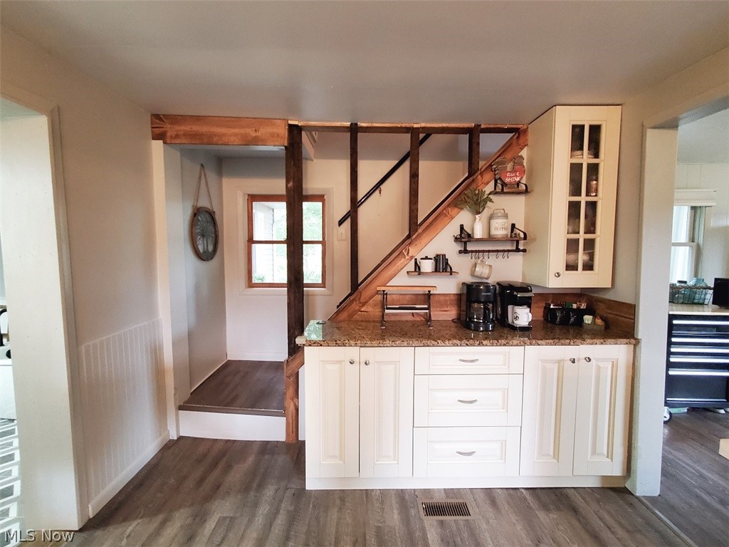 9113 Fewtown Road Deerfield, OH 44411 - Photo 11 of 33 Updated kitchen includes this lovely coffee bar with granite countertop.