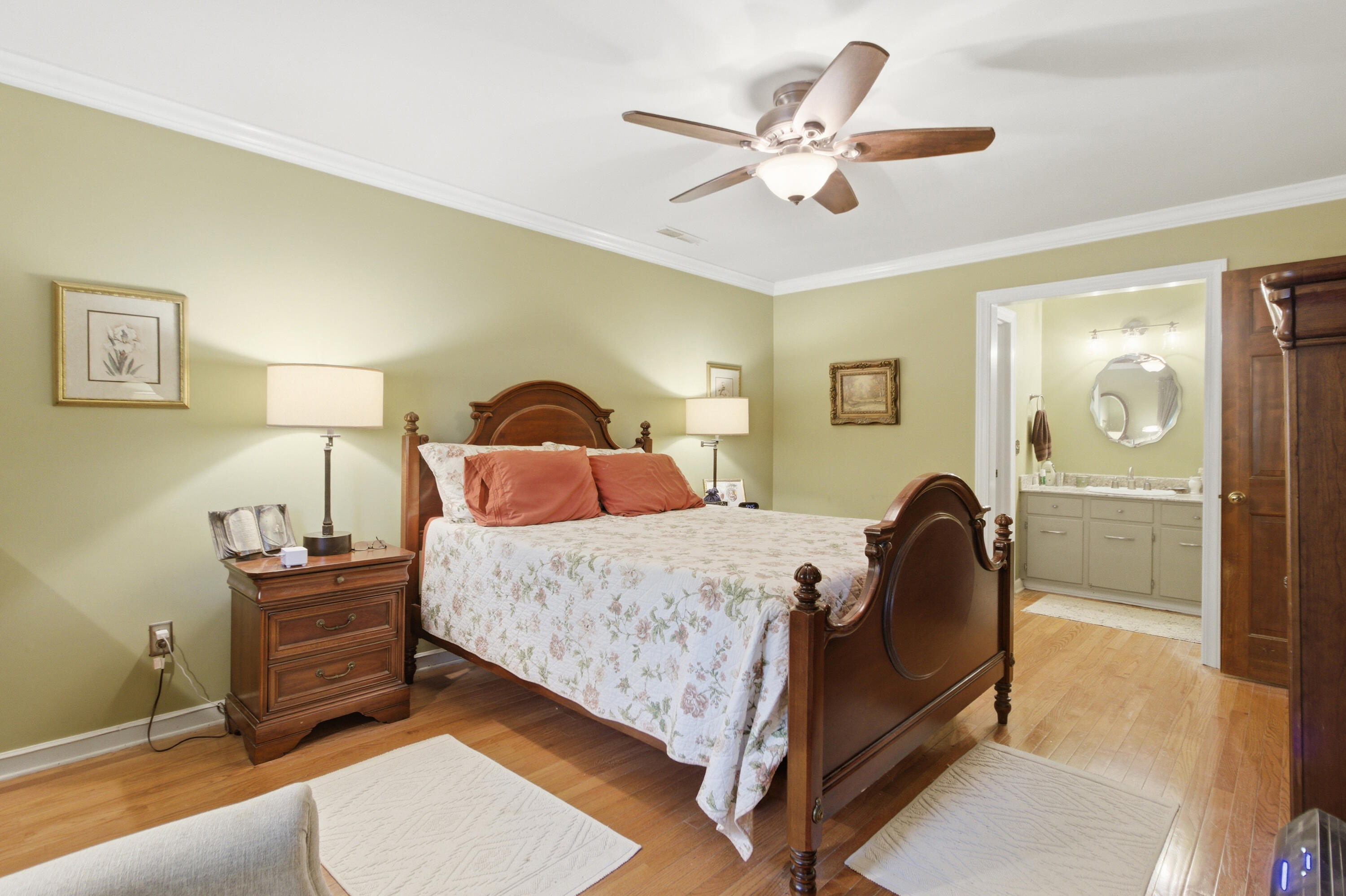 1011 Harbortowne Road Charleston, SC 29412 - Photo 30 of 46 1011 Harbortowne Tidalcreekphoto- (32)