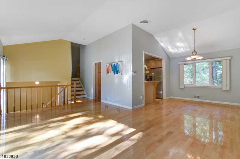 50 Falcon Road Livingston, NJ 07039 - Photo 2 of 15