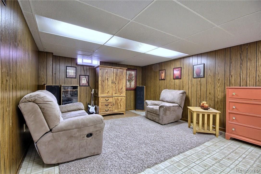 15760 Selwyn Road Southgate, MI 48195 - Photo 17 of 31 Finished Lower Level l.jpg