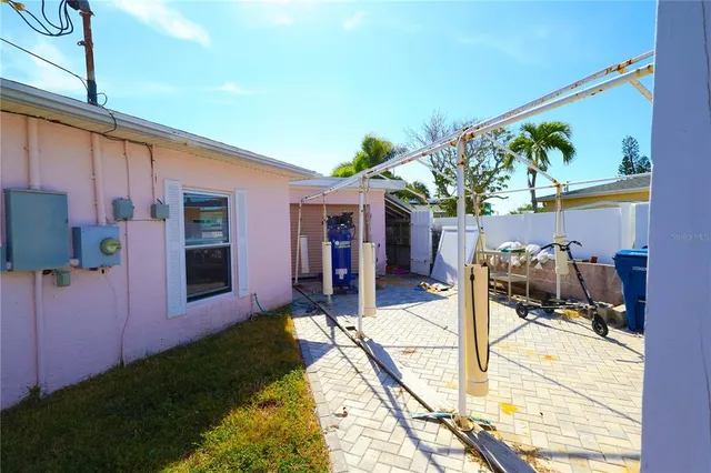 a bird view of a room
