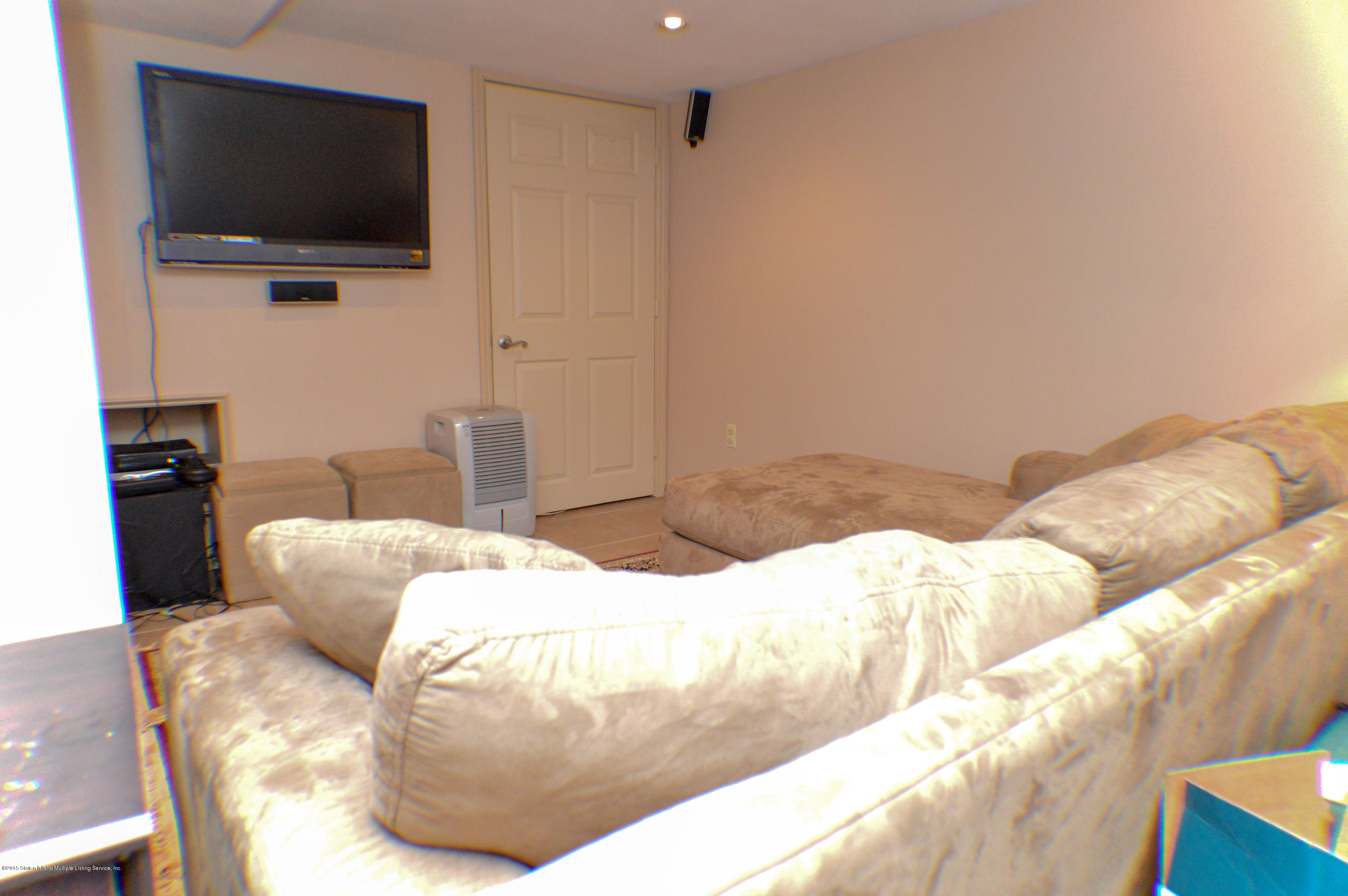 268 Rice Avenue Staten Island, NY 10314 - Photo 13 of 24 DSC_5112.jpg