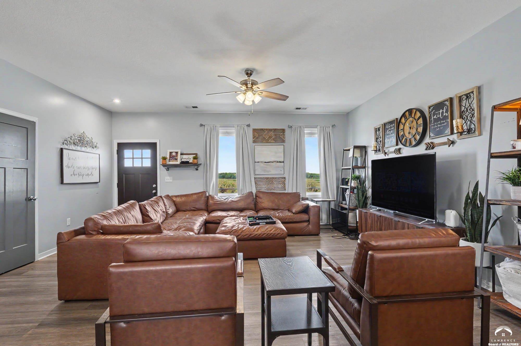 676 East 1375 Road Lawrence, KS 66046 - Photo 7 of 48