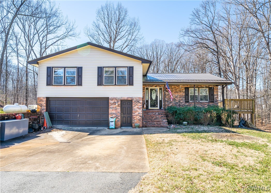 2219 Mountain View Road Powhatan, VA 23139 - Photo 2 of 36 Gallery Image 2
