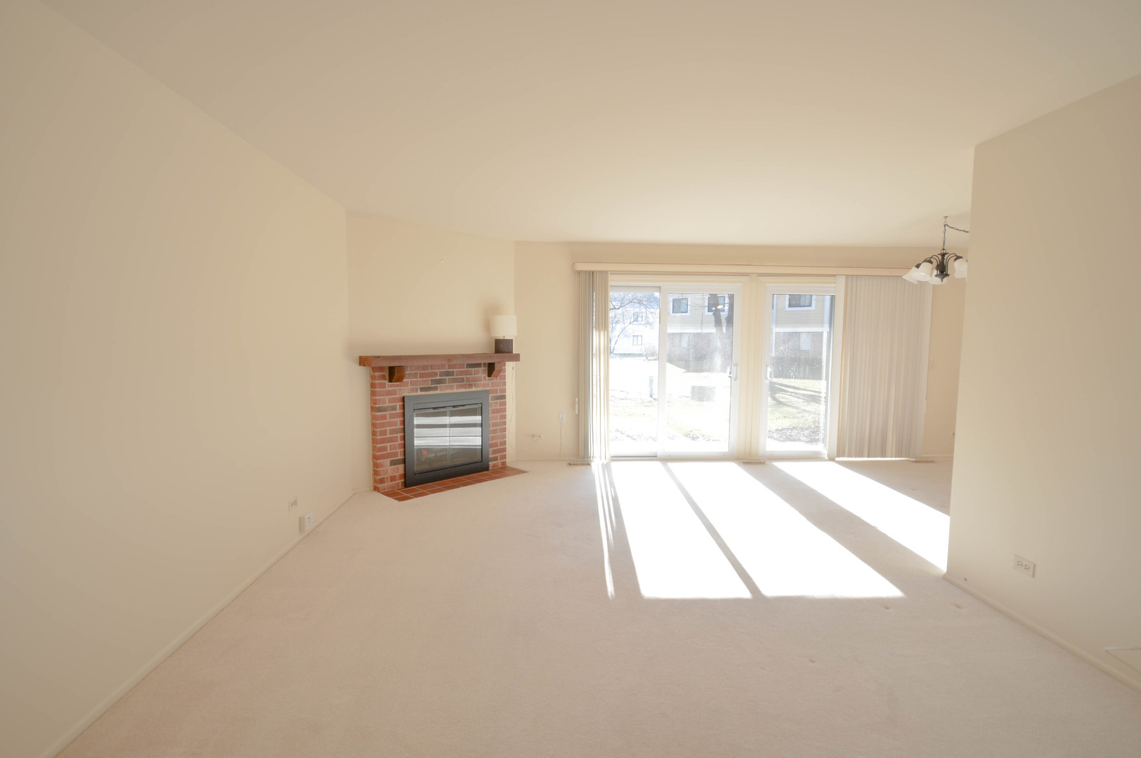 1019 Boxwood Court, Unit B1 Wheeling, IL 60090 - Photo 2 of 17