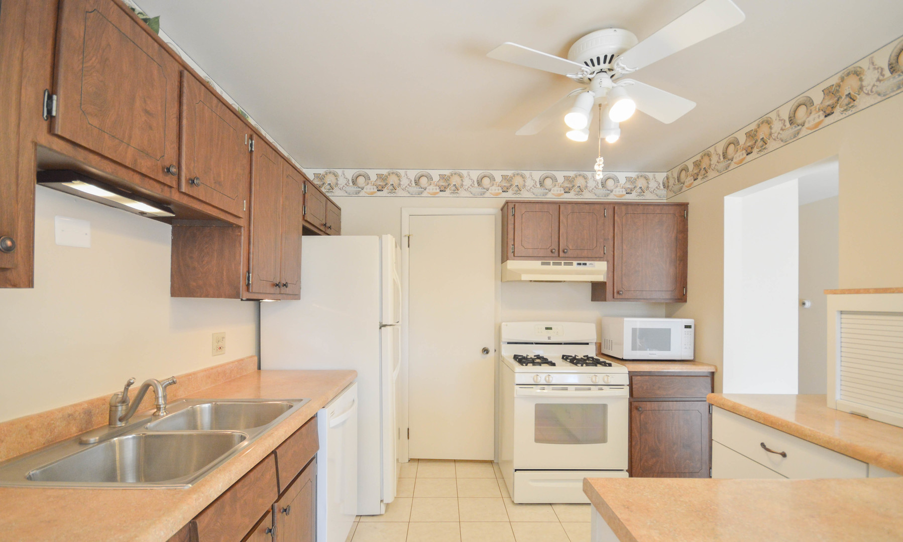 1019 Boxwood Court, Unit B1 Wheeling, IL 60090 - Photo 7 of 17