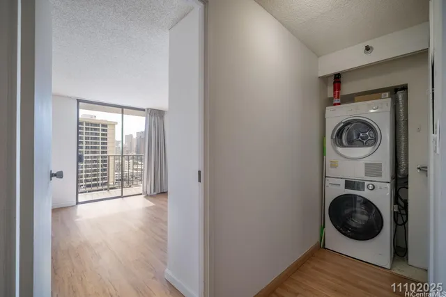 $2,595 | 2222 Citron Street, Unit 1401, Honolulu, HI 96826