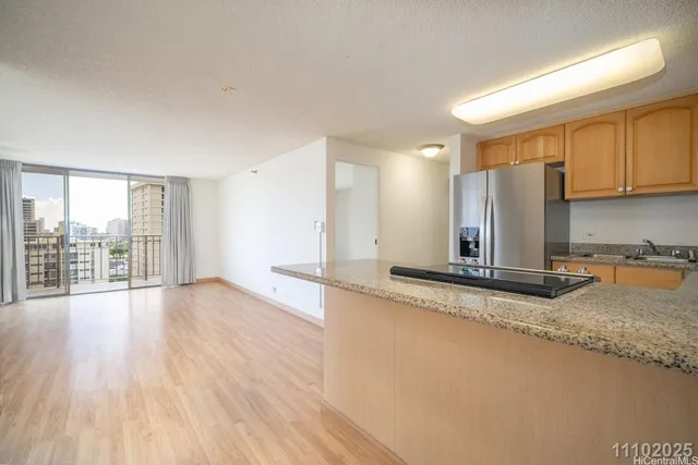 $2,595 | 2222 Citron Street, Unit 1401, Honolulu, HI 96826