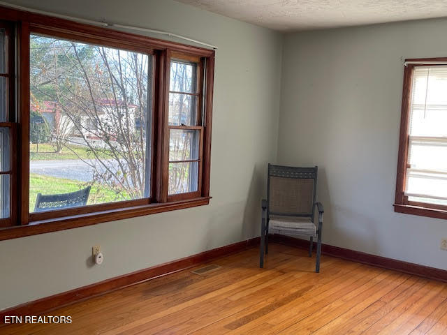 529 Livingston Road Bean Station, TN 37708 - Photo 4 of 14 Living room