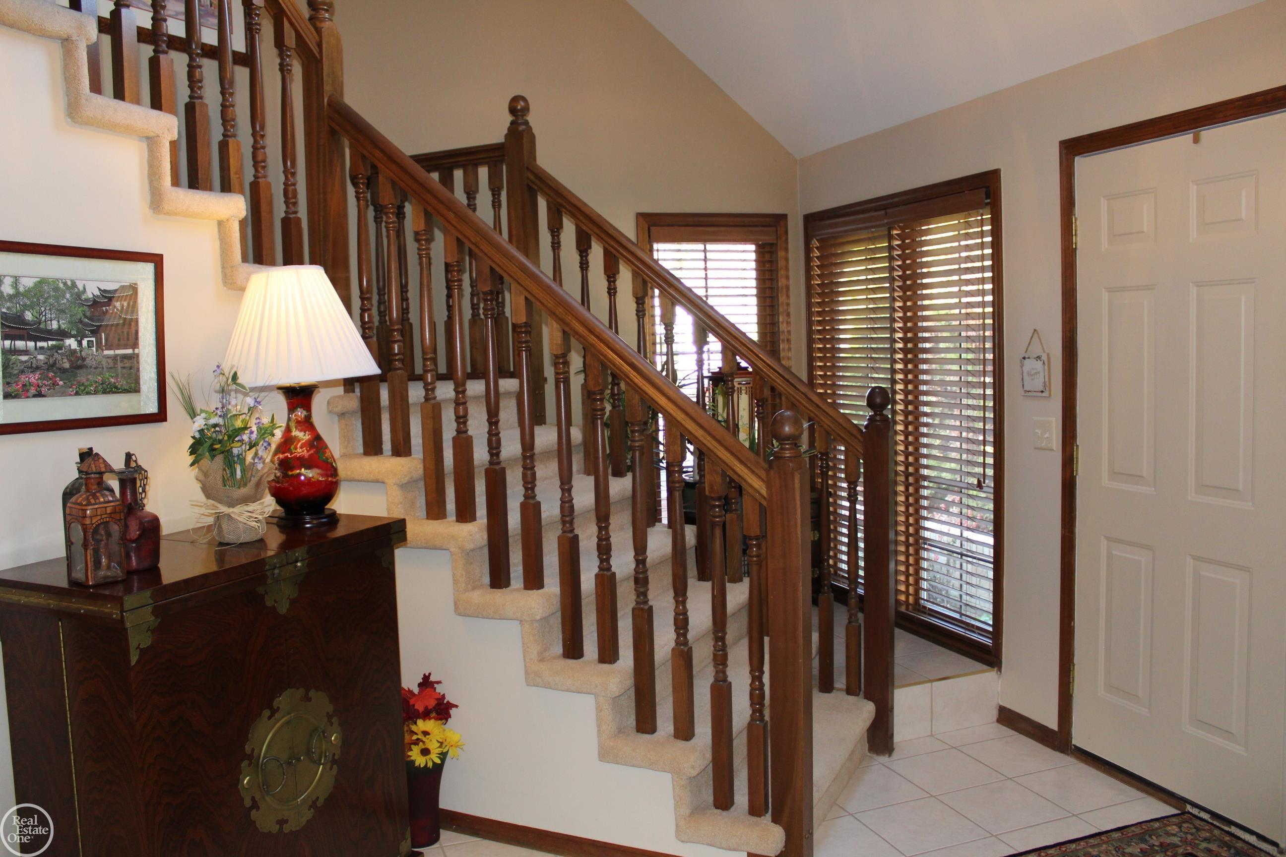 52192 Southview Ridge Macomb, MI 48042 - Photo 8 of 39 50194740-9fd9d974-e6a3-4e52-b040-2f6131cebdc9.JPG