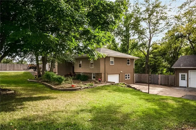 $438,500 | 13521 Polfer Road, Kansas City, KS 66109