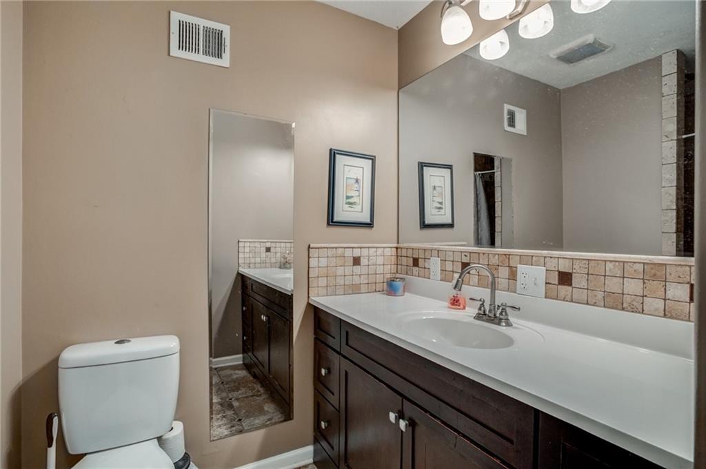 13521 Polfer Road Kansas City, KS 66109 - Photo 17 of 29