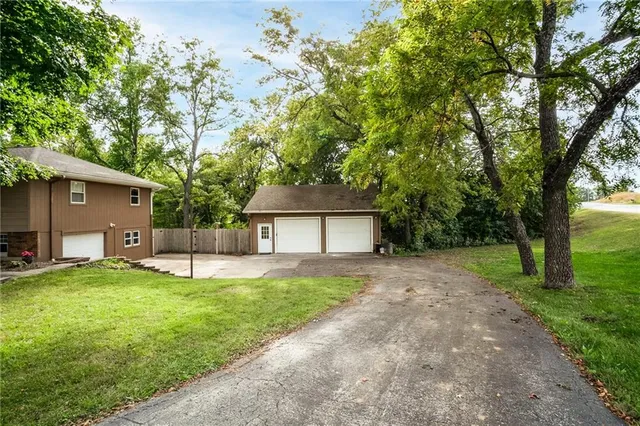 $438,500 | 13521 Polfer Road, Kansas City, KS 66109