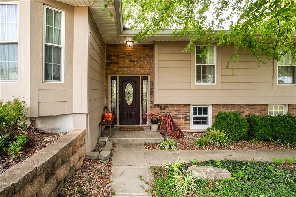 13521 Polfer Road Kansas City, KS 66109 - Photo 4 of 29