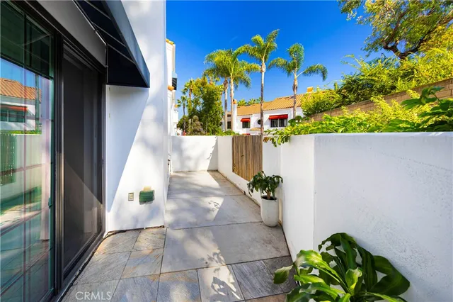 $1,499,000 | 19561 Pompano Lane, Unit 106, Huntington Beach, CA 92648