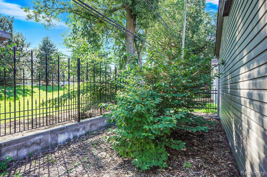 3328 Harvard Road Royal Oak, MI 48073 - Photo 28 of 33