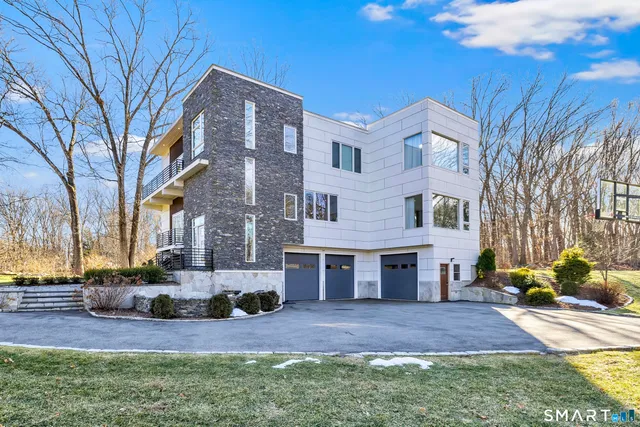 $949,900 | 1030 Beechlawn Terrace, Orange, CT 06477