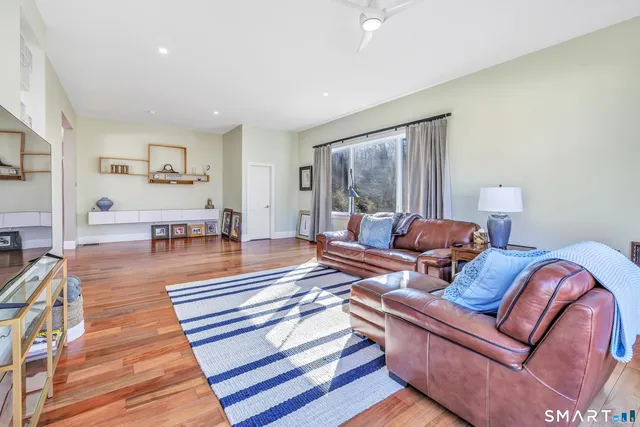 $949,900 | 1030 Beechlawn Terrace, Orange, CT 06477