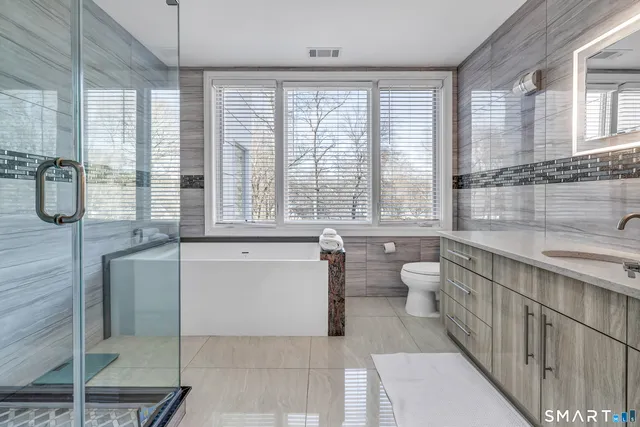 $949,900 | 1030 Beechlawn Terrace, Orange, CT 06477