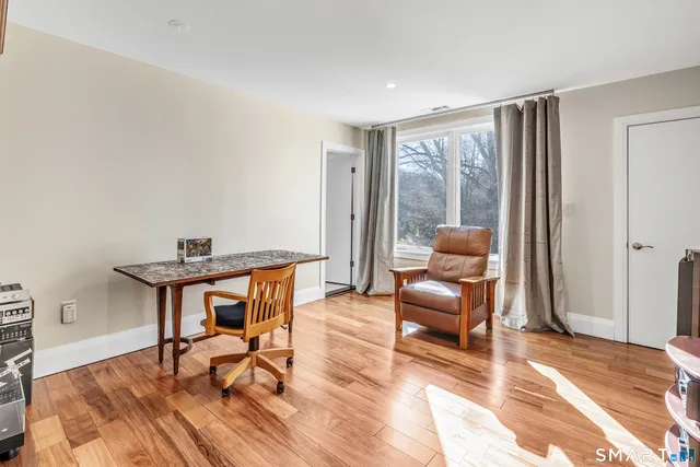 $949,900 | 1030 Beechlawn Terrace, Orange, CT 06477