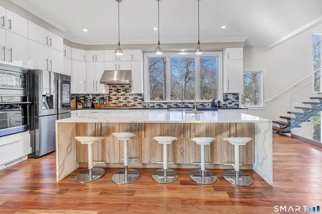 $949,900 | 1030 Beechlawn Terrace, Orange, CT 06477