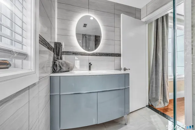 $949,900 | 1030 Beechlawn Terrace, Orange, CT 06477